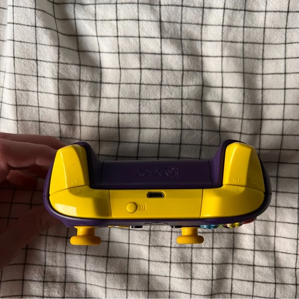 Custom Xbox controller - Picture 2 of 4